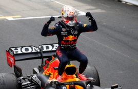 Monake nugalėjęs M. Verstappenas tapo čempionato lyderiu