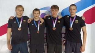 Jaunimo estafetės komanda tapo plaukimo čempionato prizinininkais