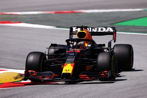 „Red Bull“ ekipą nustebino M. Verstappeno sprendimas