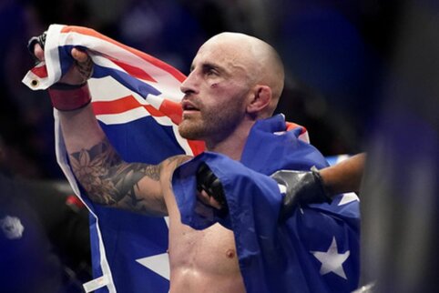 „UFC 273“: Sterlingas apgynė titulą imtynėmis, Volkanovski – techniniu nokautu