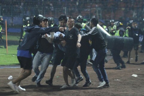 Futbolo tragedija Indonezijoje: po futbolo rungtynių žuvo 174 aistruoliai