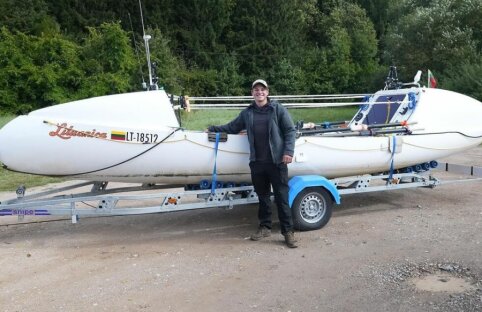 A. Valujavičius pradeda savo kelionę per Atlanto vandenyną su vienviete irkline valtimi