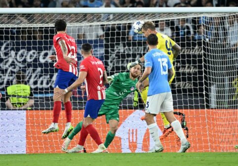 Retas įvykis futbole: vartininko įvartis paskutinę minutę išplėšė tašką „Lazio“ ekipai
